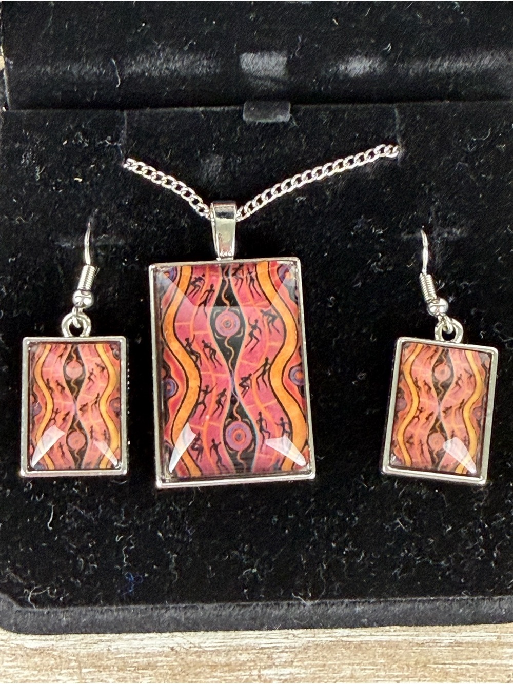 Tobwabba Aboriginal Art set pendant & matching earrings by artist Mandy Davis.